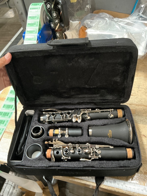 Photo 1 of *UNKNOWN IF WORKS PROPERLY***GKW MUSIC Bb Clarinet Student to Intermediate Model, Ebonite with Wood Grain Effect, Ideal for Beginner & Intermediate Players