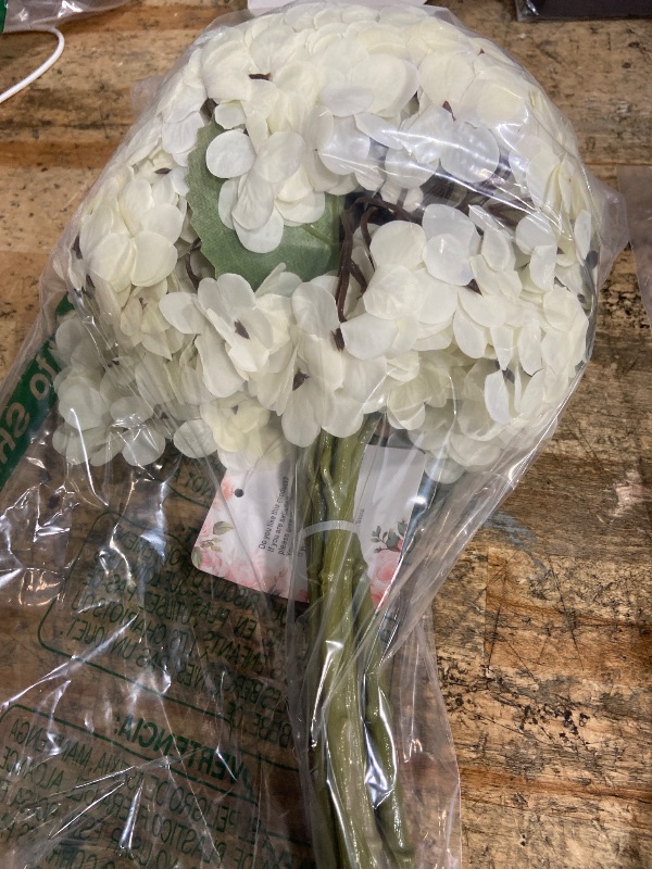Photo 1 of ***ONLY ONE**

Kimura's Cabin 6pcs Fake White Flowers Artificial Silk Hydrangea Flowers Bouquets Faux Hydrangea Stems for Home Table Centerpieces Wedding Party Decoration(Lvory White)