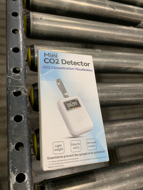 Photo 1 of Mini CO2 Detector, Air Quality Monitor, Stylish and Lightweight CO2 Monitor 