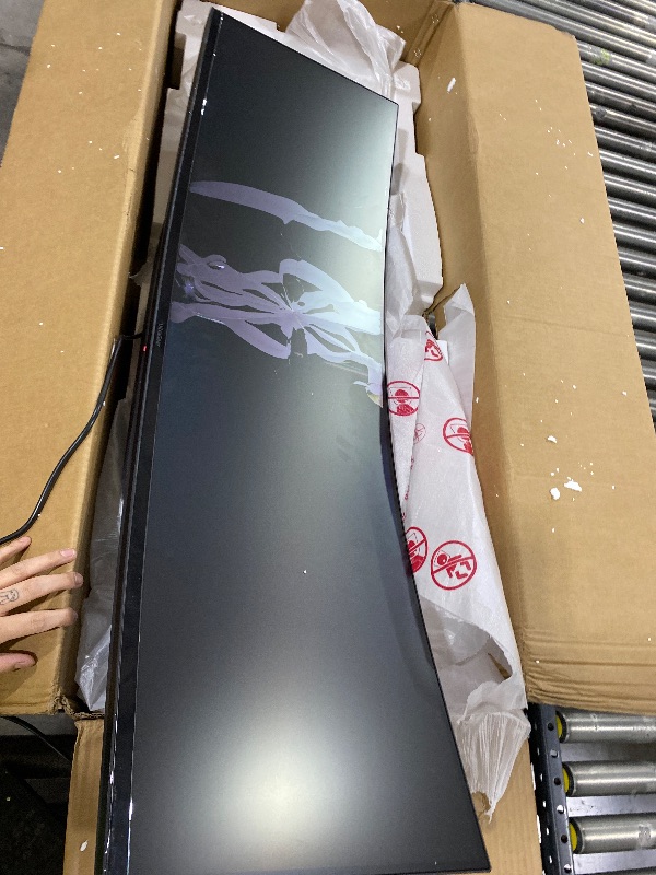 Photo 1 of LG 45GR75DC-B Ultragear Curved Gaming Monitor 45-Inch 32:9 Dual QHD 1ms 200Hz VESA DisplayHDR 600 with DCI-P3 95% AMD FreeSync Premium Pro Enhanced Gaming GUI DTS HP:X 3-Way Adjustable Stand - Black
