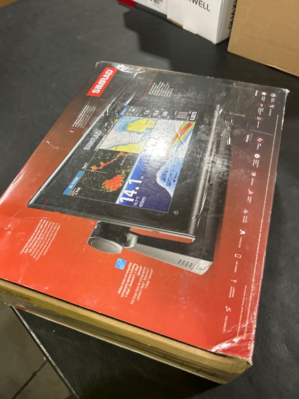Photo 1 of Simrad GO9 XSE 9’’ Multifunctional Display with 83/200 Transom Mount Transducer and C-MAP Discover Charts
