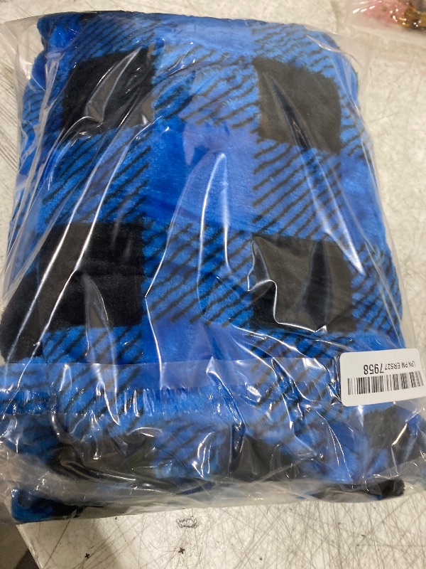 Photo 1 of V.&GRIN Boys Fleece Robe, Hooded Plush Soft Fuzzy Bathrobe for Kids 3-14 Years?Blue Plaid 5-6