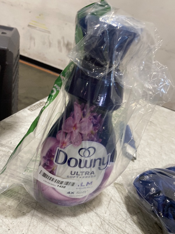 Photo 1 of Downy Ultra Soft Fabric Softener Liquid, Calm, Lavender and Vanilla Bean, 26 fl oz, 39 Loads
