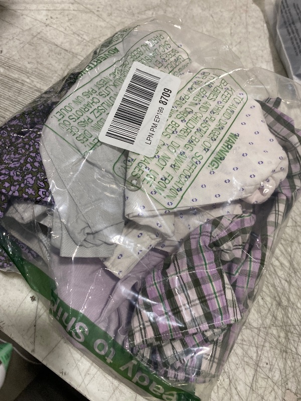 Photo 1 of Amazon Essentials Men's Woven Cotton Boxer Short Underwear (Available in Big &Tall), Pack of 5, Arrow Geo/Bright White/Olive Ditsy Floral/Plaid/White, X-Small