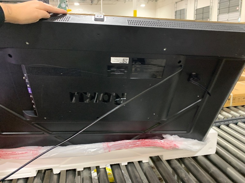 Photo 1 of Roku Smart TV 2025 – 50-Inch Select Series