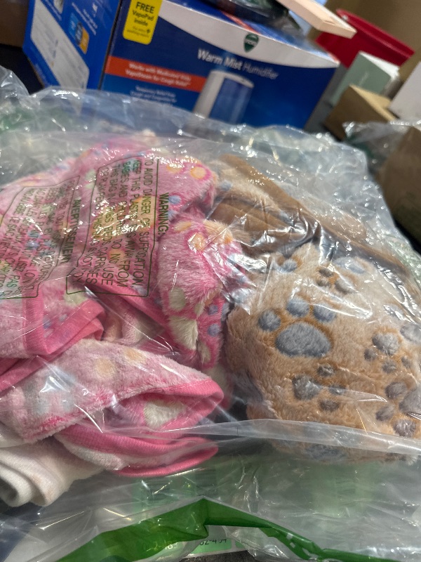 Photo 1 of 1 Pack 3 Blankets Super Soft Fluffy Premium Fleece Pet Blanket Flannel Throw for Dog Puppy Cat Paw Brown/Pink/White Large(41x31 inch)