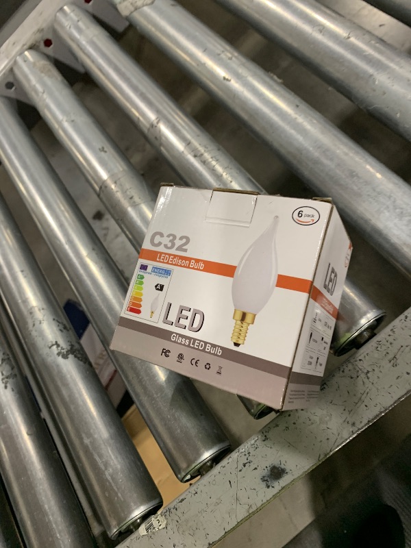Photo 1 of E12 Dimmable LED Bulb 40 watt Candelabra Light Bulbs 3000K Soft White Chandelier Light Bulbs 4W Frosted E12 Vintage LED Filament Vintage Candle Bulb with Decorative, 400lm, 6Pack.