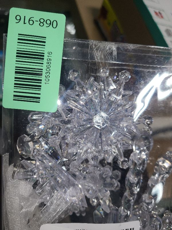 Photo 1 of 18pcs Christmas Tree Decoration Crystal Ornaments - Hanging Acrylic Christmas Snowflake Icicle Drop Crystal Ornaments for Xmas Tree Winter New Year Party Supplies