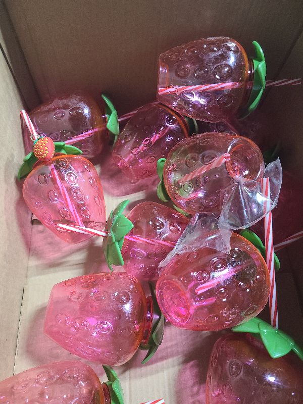 Photo 1 of )
LemonRoad 12 Pcs 17 oz Strawberry Shaped Cups with Lids and Straws Reusable Cute Drinking Cups Strawberry Water Bottles for Hawaiian Summer Part