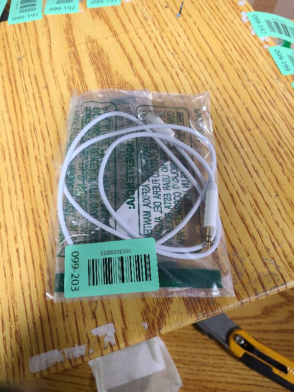 Photo 1 of [Apple MFi Certified] Aux Cord for iPhone, Lightning to 3.5 mm Headphone Jack Adapter for Car Stereo Compatible with iPhone 14 13 12 11 XS XR X 8 7 to Car Home Stereo Speaker Headphone, White