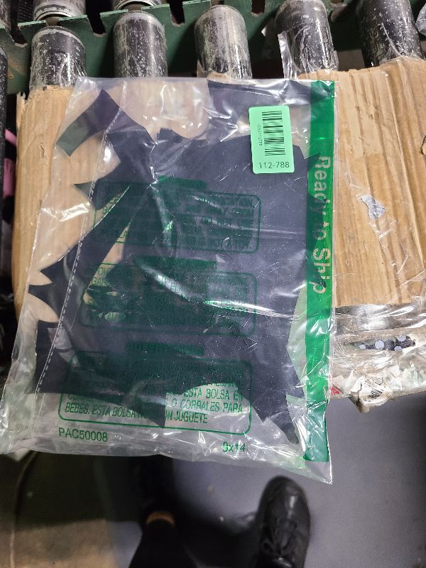 Photo 1 of 10Pcs Halloween Hanging Ornaments Realistic Bat Decorations Rubber Horror Bat Decor for Outdoor Indoor Hanging Vampire Flying Bats for Home Halloween Party Favors,Haunted House