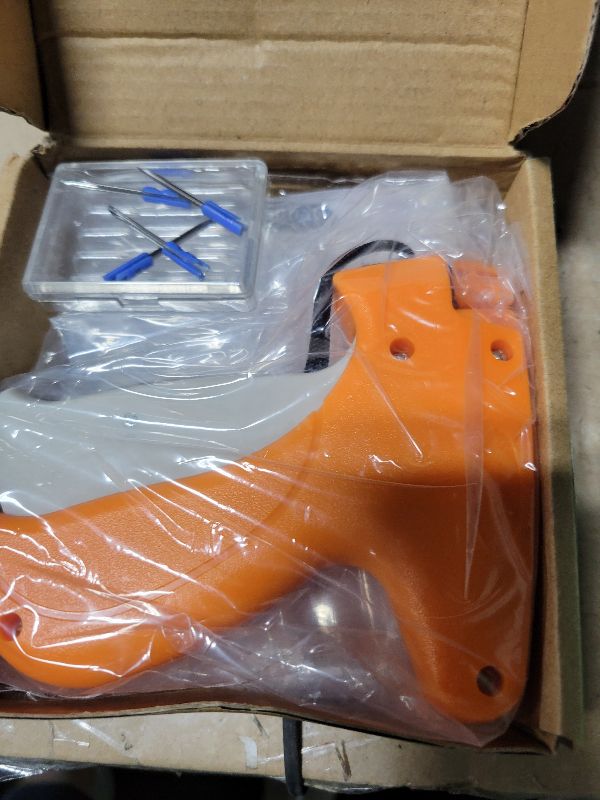 Photo 1 of 1606 Pieces Clothing Tagging Gun Kit for Clothes Labeler, Garment Price Tag Attacher Gun with 6 Steel Needles and 1600 1-in Barbs Fasteners for Fine Tagging Applications (Not Mini Stitch)