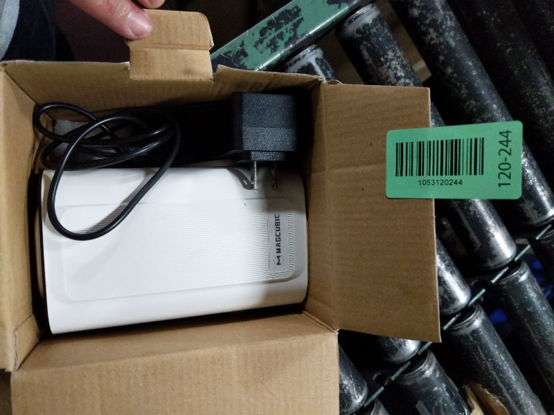 Photo 1 of ?Auto Focus and 1080P?Magcubic Mini Smart Projector with 4K Support