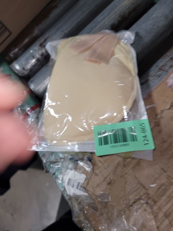 Photo 1 of 2 Pairs Set-in Shoulder Pads Thickness 1.5cm Shoulder Pads for Womens Clothing Breathable Sponge Pads Shoulder Enhancer Sewing Supplies for Sloping High Low Shoulders Blazer Suit T-Shirt (Flesh Color)