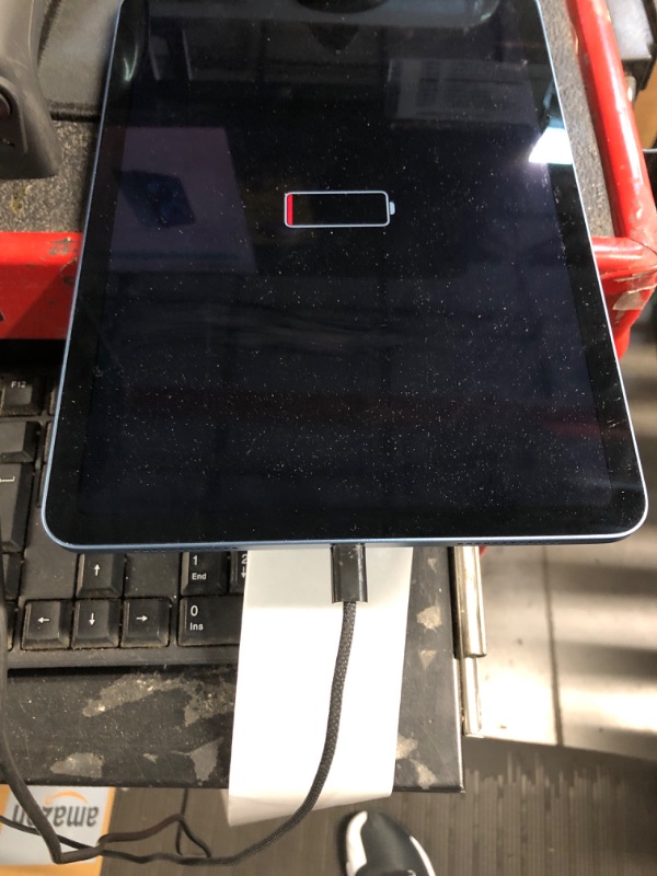 Photo 1 of (charging port is loose/damaged.)Apple Early 2022 iPad Air, 10.9-inch, Wi-Fi, 256GB, Blue (Renewed)