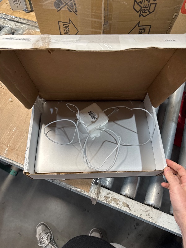 Photo 1 of (used/fair) (mid 2015) Apple MacBook Pro 15-Inch Laptop with Retina Display (2.2 GHz Intel Core i7 Processor, 16GB RAM, 256GB SSD) (Renewed)
