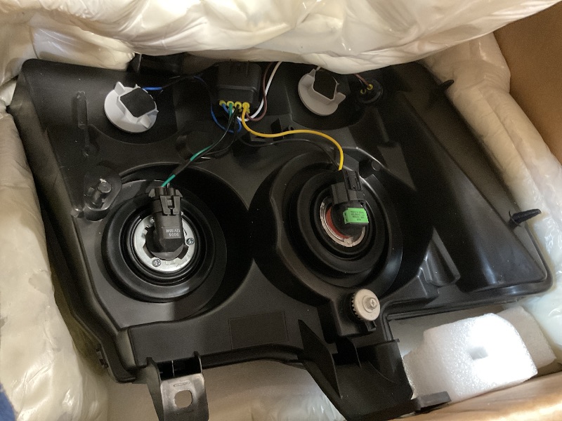 Photo 1 of “Missing connection”Headlights Assembly w/Bulbs & Harness compatible with 2007-2013 Chevy Tahoe Avalanche Suburban Halogen Head Light Headlamp Assembly, Black Housing Clear Side