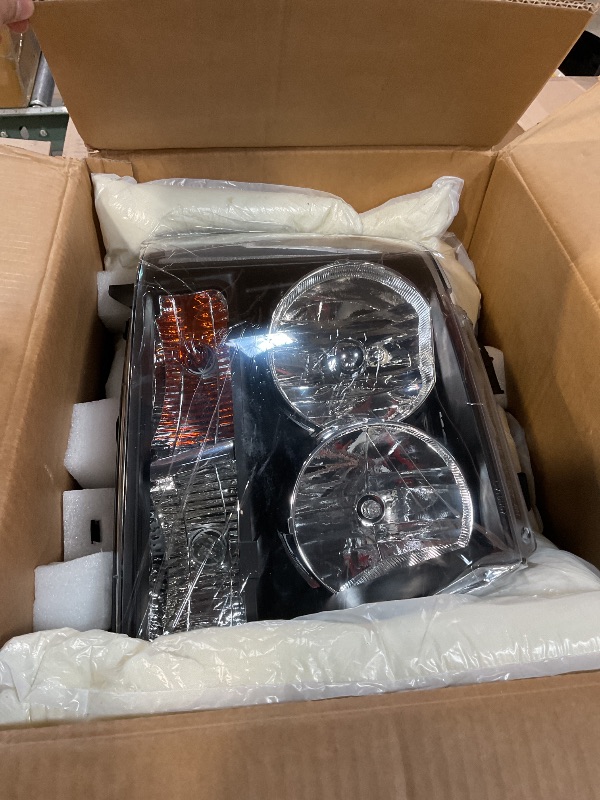Photo 1 of “Missing connection”Headlights Assembly w/Bulbs & Harness compatible with 2007-2013 Chevy Tahoe Avalanche Suburban Halogen Head Light Headlamp Assembly, Black Housing Clear Side