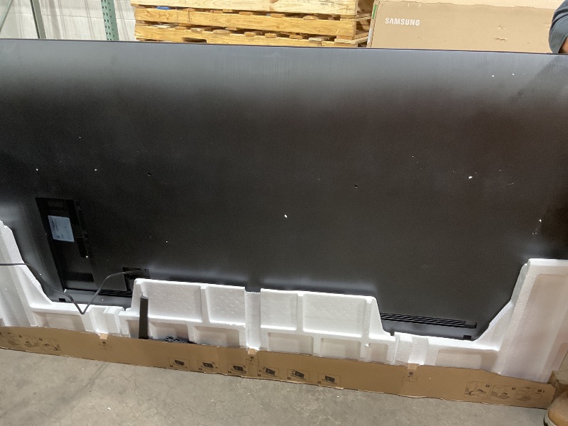 Photo 1 of ***MAJOR DAMAGE/CRACKED SCREEN/ PARTS ONLY ***Samsung 85-Inch Class QLED Q7F Series Samsung Vision AI Smart TV (2025 Model, 85Q7F) Quantum HDR, Object Tracking Sound Lite, Q4 AI Gen1 Processor, 4K upscaling, Gaming Hub, Alexa Built-in