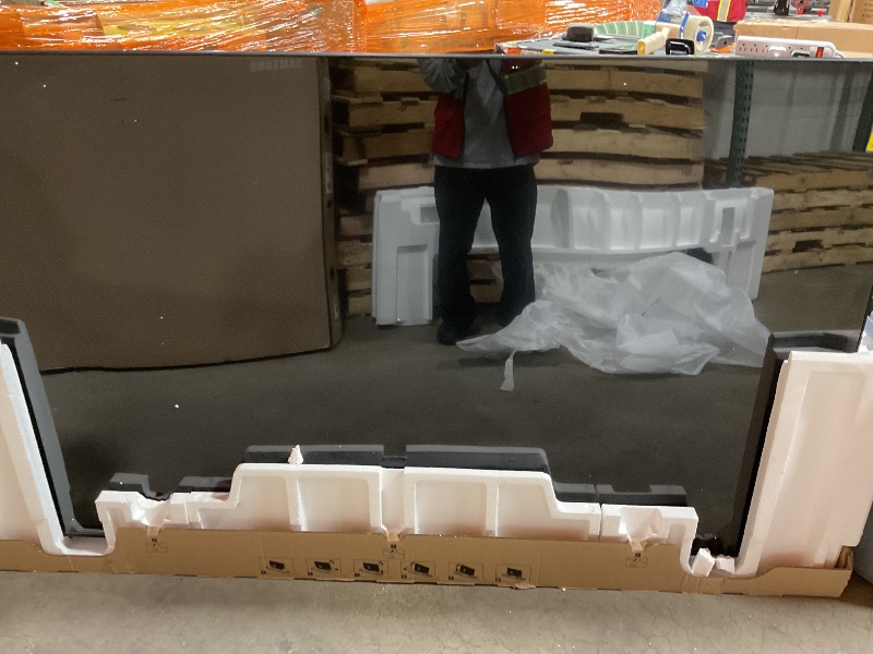 Photo 1 of ***MAJOR DAMAGE/CRACKED SCREEN/ PARTS ONLY ***Samsung 85-Inch Class QLED Q7F Series Samsung Vision AI Smart TV (2025 Model, 85Q7F) Quantum HDR, Object Tracking Sound Lite, Q4 AI Gen1 Processor, 4K upscaling, Gaming Hub, Alexa Built-in