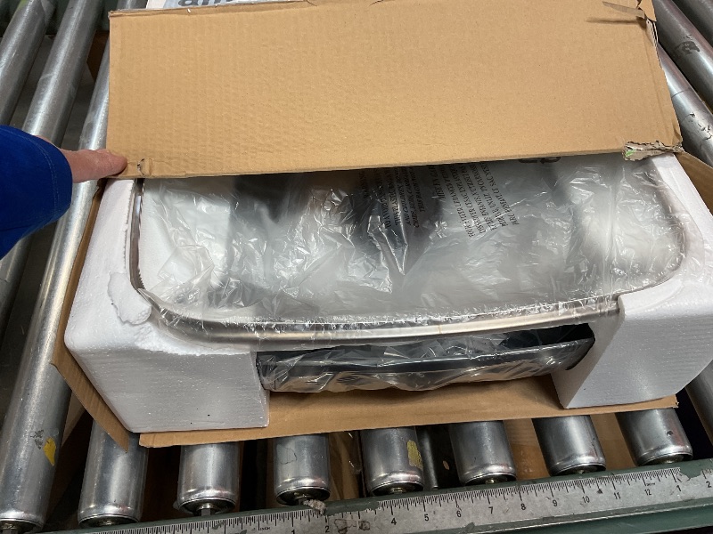 Photo 1 of **BROKEN SUPPORT LEG*** Presto 06852 16-Inch Electric Skillet with Glass Cover