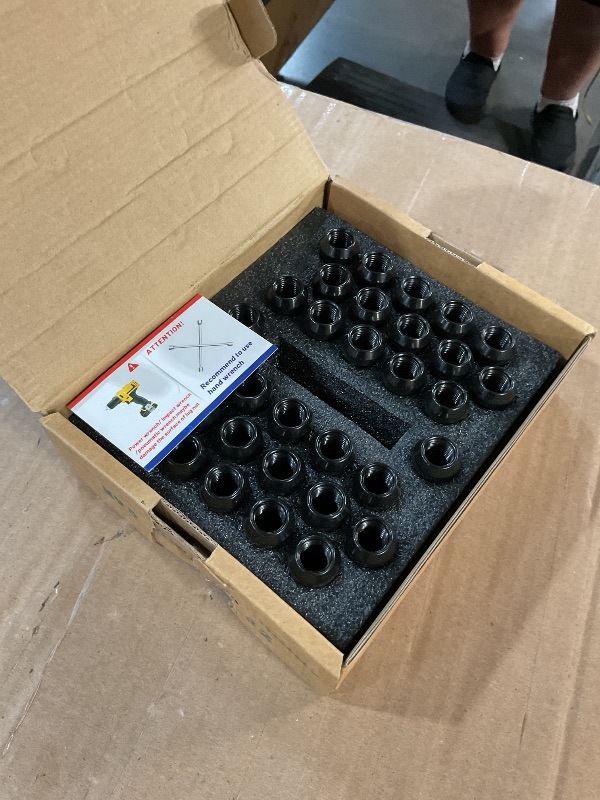 Photo 1 of (MISSING SOCKET KEY) glorider 32pcs M14x1.5 Lug Nuts Spline Black, 14x1.5 Aftermarket Wheel Lug Nuts for F150 F250 F350 Silverado Sierra Ram 2500 3500 with 1 Socket Keys Long Extended