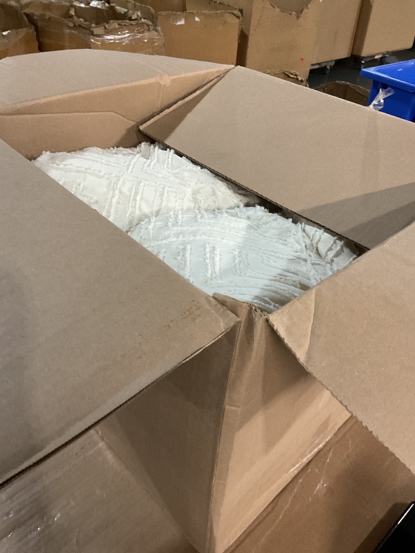 Photo 1 of (incomplete)(see all images) Zzlpp King Comforter Set 7 Pieces, Cream Tufted Bed in a Bag with Comforter and Sheets