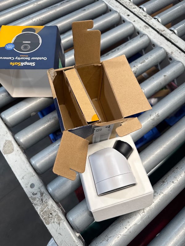 Photo 1 of (USED/FAIR) (UNABLE TO BEST TESTED FURTHER) SimpliSafe Wireless Outdoor Security Camera,1080p, Motion only