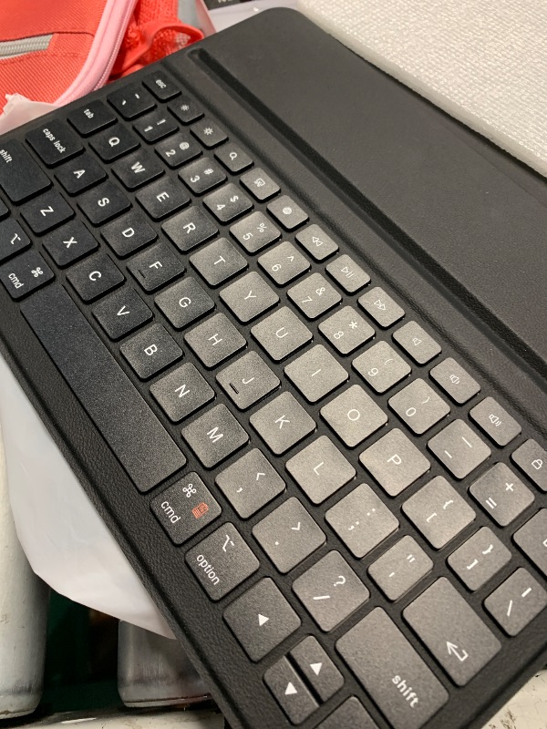 Photo 1 of (see all images) ESR iPad Air 11 inch Case with Keyboard (M3/M2, 2025/2024), iPad Pro 11 (4th/3rd/2nd/1st Gen) 