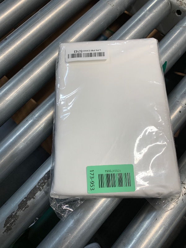 Photo 1 of (USED/FAIR) (BAGGED) Pizuna 100% Cotton Pillow Cases Queen Size Set of 2 Luxury 800 Thread Count Sateen Weave Thick Hotel Quality Envelope Closure Pillow Covers Fits Standard/Queen Pillows - White