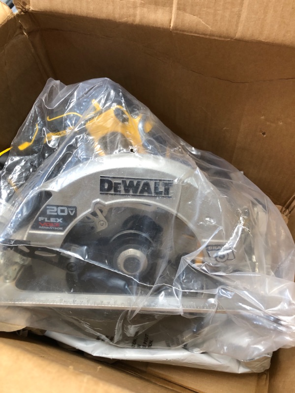 Photo 1 of (used)(incomplete) DEWALT DCS573B 20V MAX* 7-1/4 in. Brushless Cordless Circular Saw with FLEXVOLT ADVANTAGE™ (Tool Only)