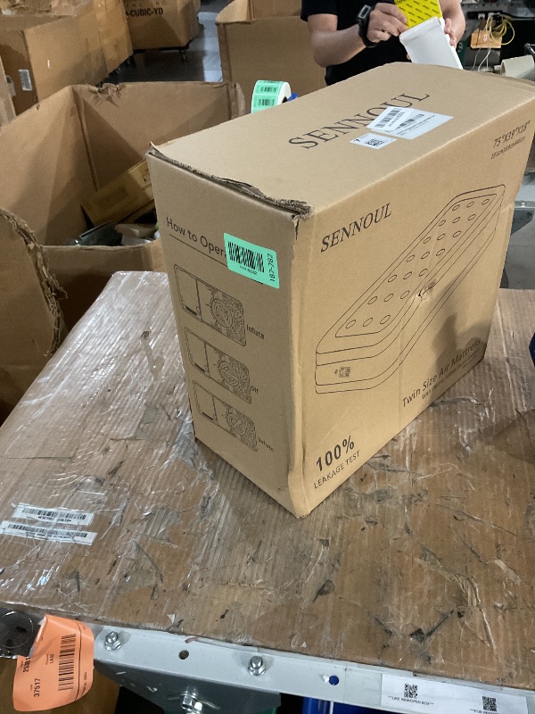 Photo 1 of * factory sealed *
SENNOUL Twin Air Mattress with Built in Pump Raised,Upgraded Single Blow Up Bed,2 Mins Quick Self Inflatable/Deflation,18"/550lbs Max, Strong Support,No Leakage,No Odor,for Home,Guests,Camping,Travel