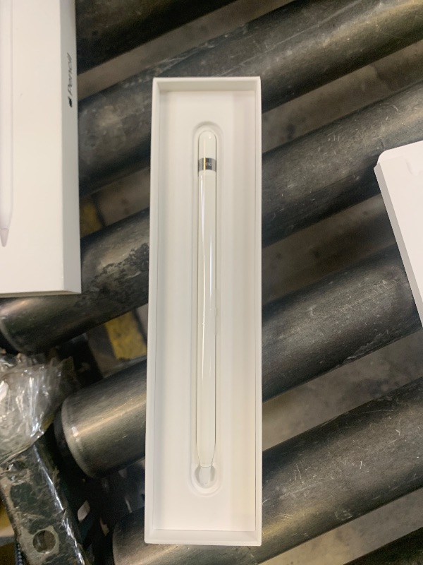 Photo 1 of Apple Pencil (1st Generation)