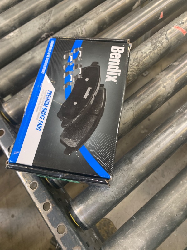 Photo 1 of Bendix Premium SBC1210 Ceramic Front Brake Pads for Select Models Lexus HS250h, Pontiac Vibe, Scion xB, xD, Toyota Corolla, Matrix, Prius V, RAV4