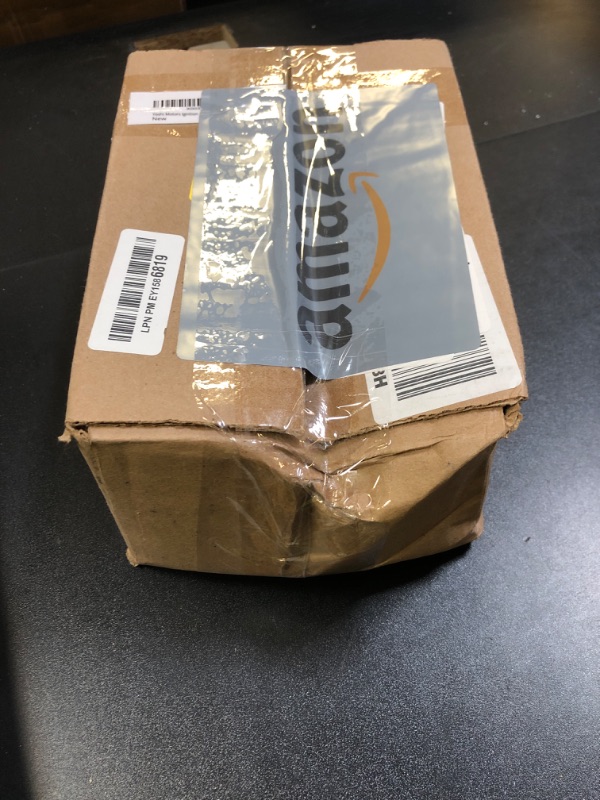 Photo 1 of 1000 Pieces Cleaning Patches with Storage Case Highly Absorbent Lint Free Gun Wipes 2" Square Gun Patches for Pistol Rifle Firearms Fit for .22-.45 Cal Firearms (1000)