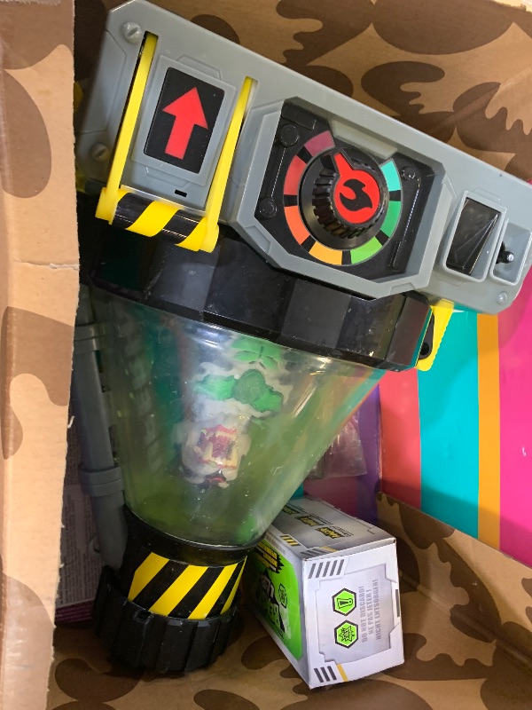 Photo 1 of Beast Lab - Stealth Strike Big Cat Beast Creator. Add Ingredients & Follow Experiment's Steps to Create Your Beast! with Bio Mist & 80+ Lights, Sounds & Reactions - Style May Vary | Amazon Exclusive