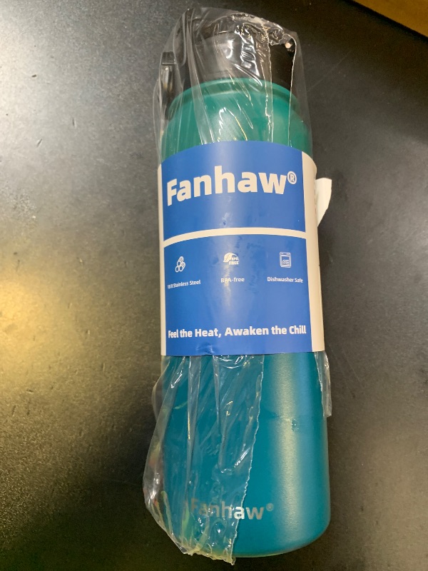 Photo 1 of Fanhaw 20oz water bottle GREENBLUE-CHUG LID 