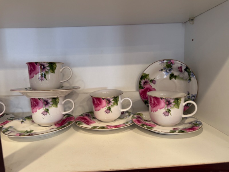 Photo 1 of EMERALDS ROSE DESIGN CHINA DISH SET W. SERVE-WARE