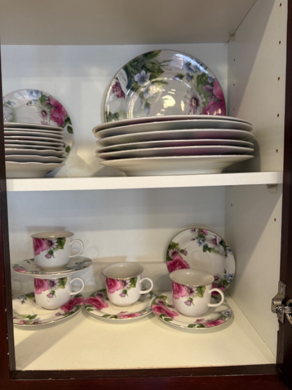 Photo 1 of EMERALDS ROSE DESIGN CHINA DISH SET W. SERVE-WARE