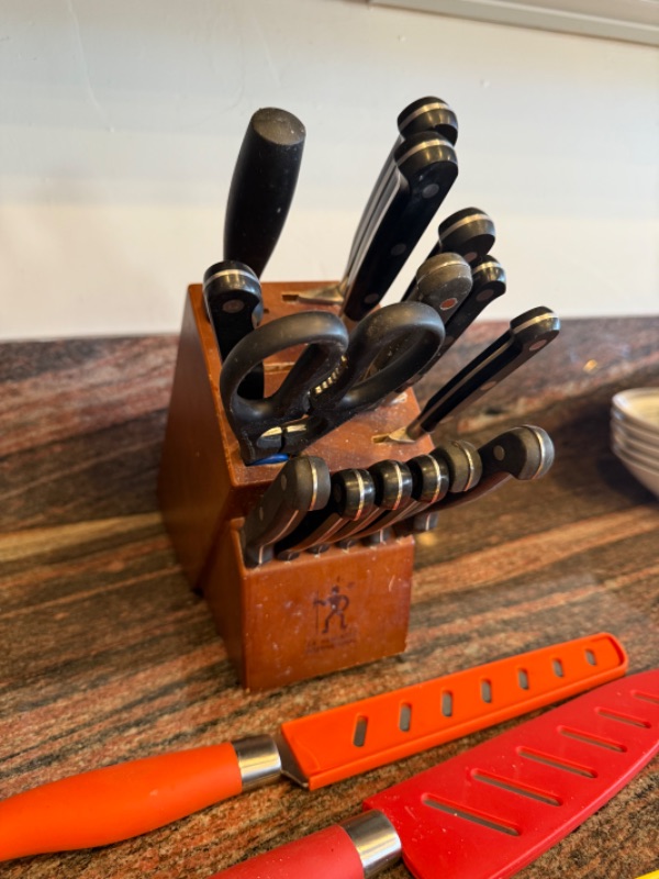 Photo 1 of 5-SKANDIA MULTI COLOR KNIVES, KNIFE BLOCK W. KNIVES