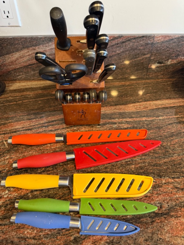 Photo 1 of 5-SKANDIA MULTI COLOR KNIVES, KNIFE BLOCK W. KNIVES