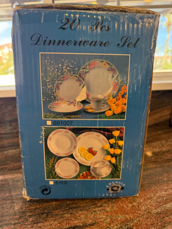 Photo 1 of 20PC- NEW FLORAL PRINT DINNERWARE SET