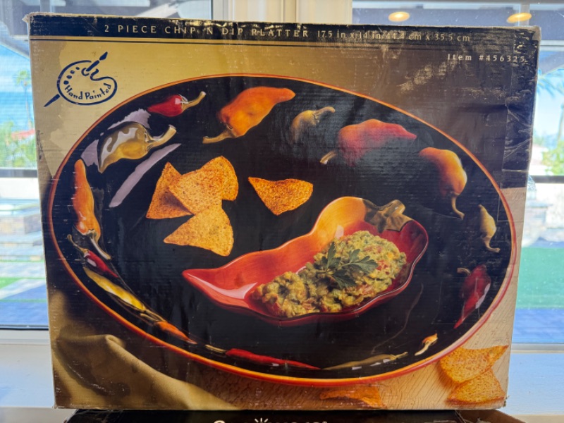 Photo 1 of 2-PYREX SNAPWARE SET, 2PC CHIP & DIP PLATTER