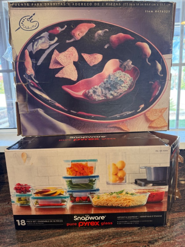 Photo 1 of 2-PYREX SNAPWARE SET, 2PC CHIP & DIP PLATTER