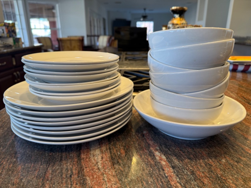 Photo 1 of WHITE MAINSTAY PLATES & BOWLS