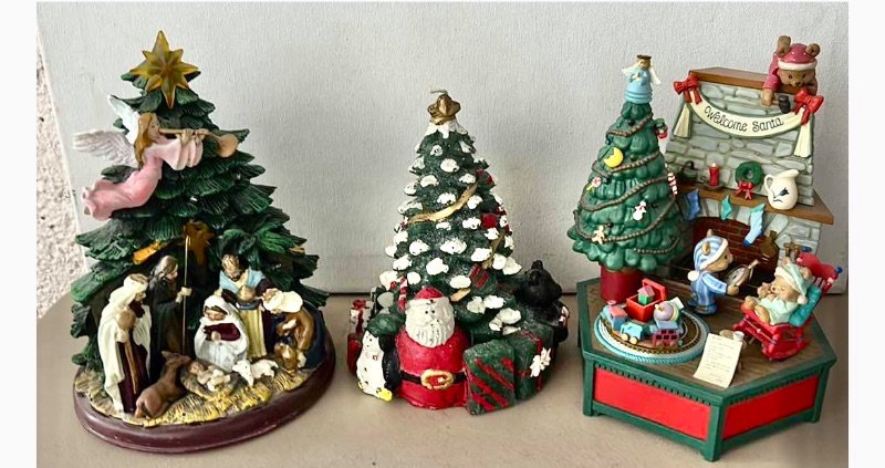 Photo 1 of 3 PIECE CHRISTMAS DECOR, TALLEST 8”