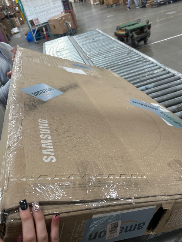 Photo 1 of **** FOR PARTS***      Samsung 55-Inch Class QLED Q7F Series Samsung Vision AI Smart TV (2025 Model, 55Q7F) Quantum HDR, Object Tracking Sound Lite, Q4 AI Gen1 Processor, 4K upscaling, Gaming Hub, Alexa Built-in