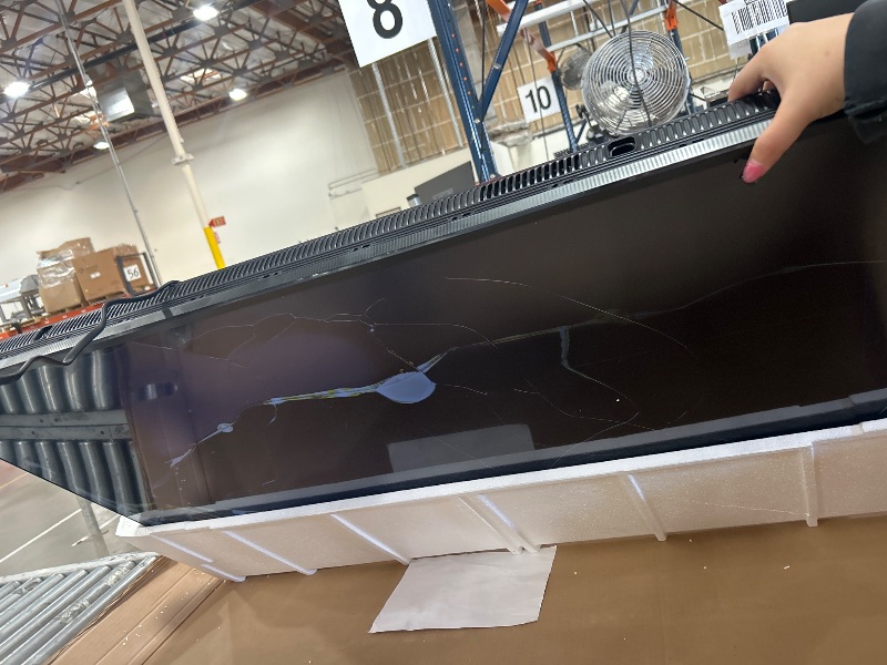 Photo 1 of **** FOR PARTS***      Samsung 55-Inch Class QLED Q7F Series Samsung Vision AI Smart TV (2025 Model, 55Q7F) Quantum HDR, Object Tracking Sound Lite, Q4 AI Gen1 Processor, 4K upscaling, Gaming Hub, Alexa Built-in