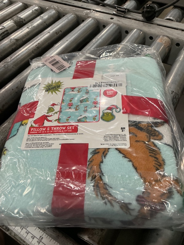 Photo 1 of ** PARTIAL SET ** Franco Bedding Christmas Holiday Super Soft Plush Cuddle Buddy, One Size, Grinch Throw + Pillow Set-Whoville