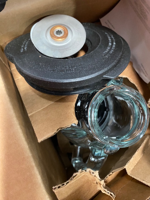 Photo 1 of **** FOR PARTS ONLY***    Oster Classic Series Heritage Blender with 6-Cup Glass Jar, 1000W Power, Stainless Steel Countertop Kitchen Blender